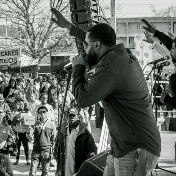Bavu Blakes performing for an outdoor crowd